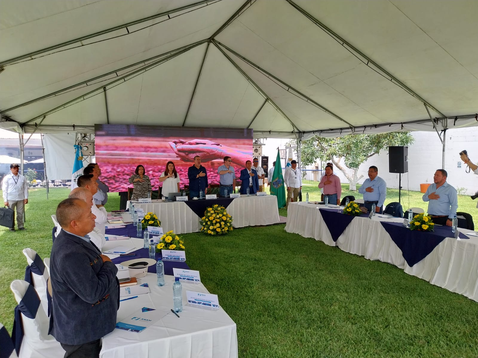 Presidente Bernardo Arévalo escucha a los alcaldes de Chimaltenango