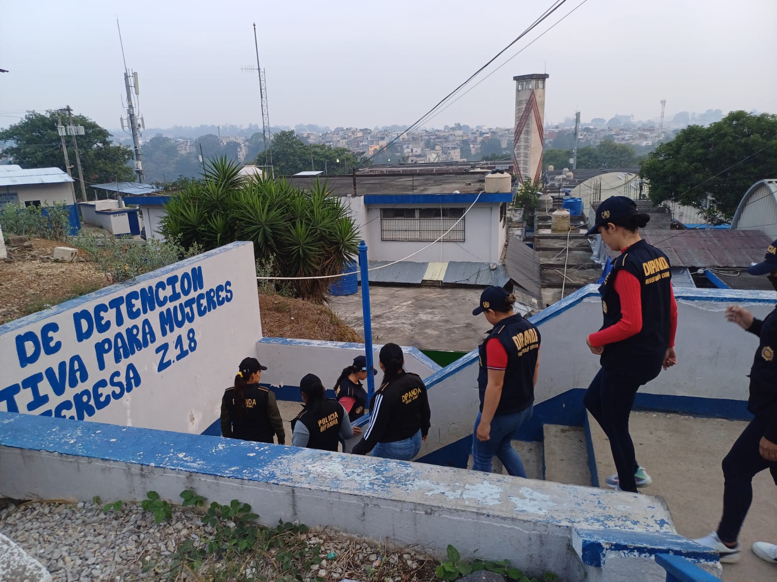 Localizan dinero, celulares, cuchillos entre otros durante requisa en prisión Santa Teresita