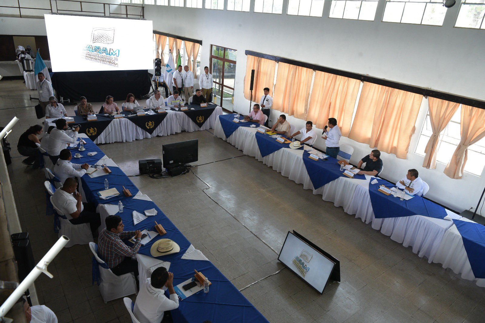 Presidente ha visitado 17 de 22 departamentos para impulsar el desarrollo local