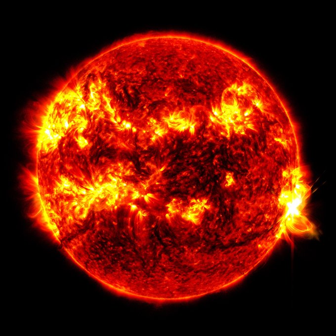 El campo magnético del Sol podría estar a tan solo a unos 30 mil kilómetros de la superficie.