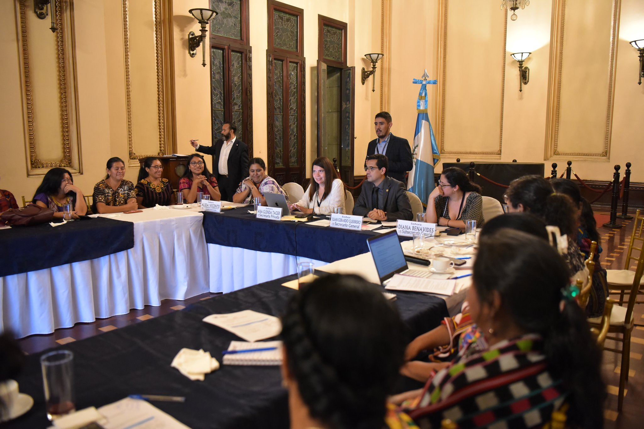 Secretarías de la Presidencia se reúnen con mujeres líderes indígenas