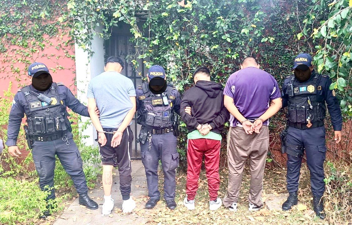 Agentes de la Comisaría 13 capturan a integrantes de una banda de secuestradores exprés