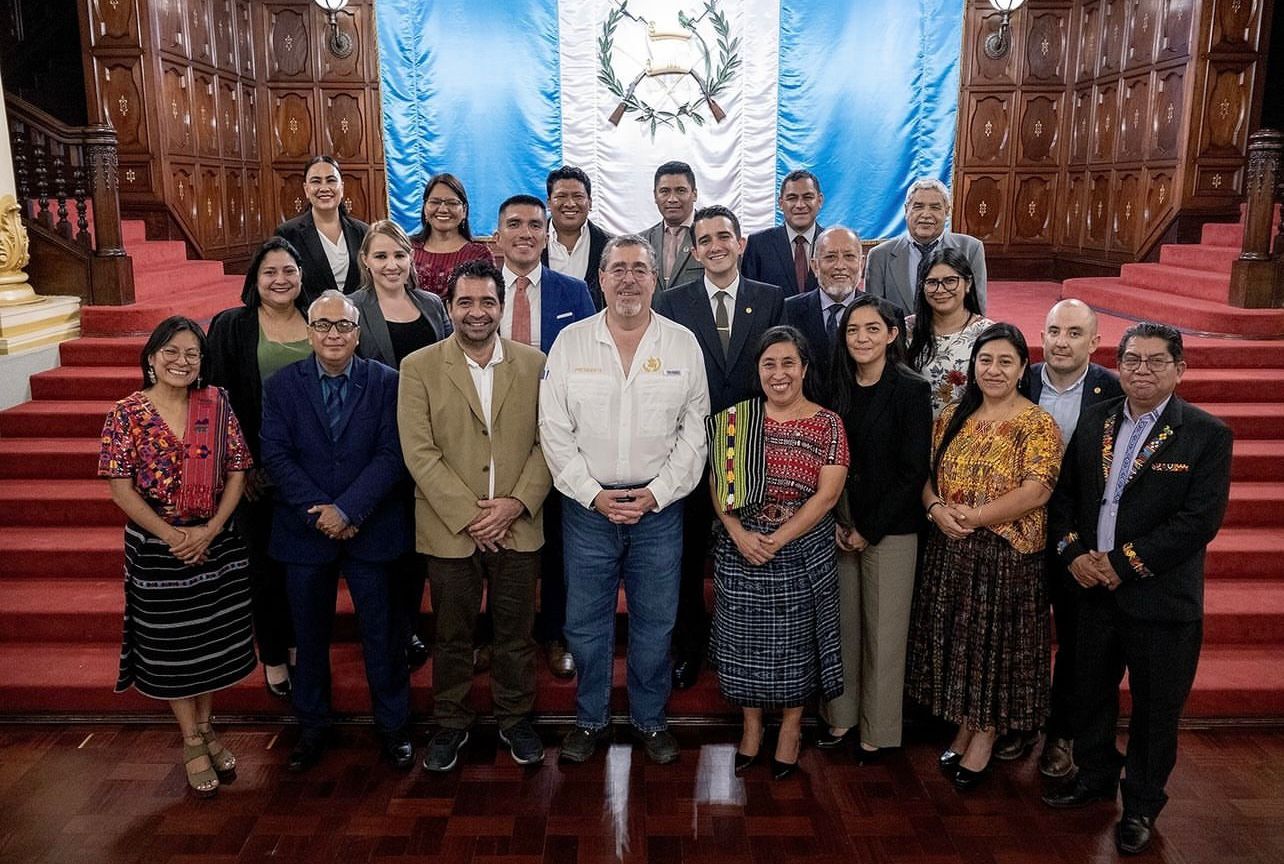 Presidente Arévalo con los gobernadores departamentales. / Foto: SCSP.