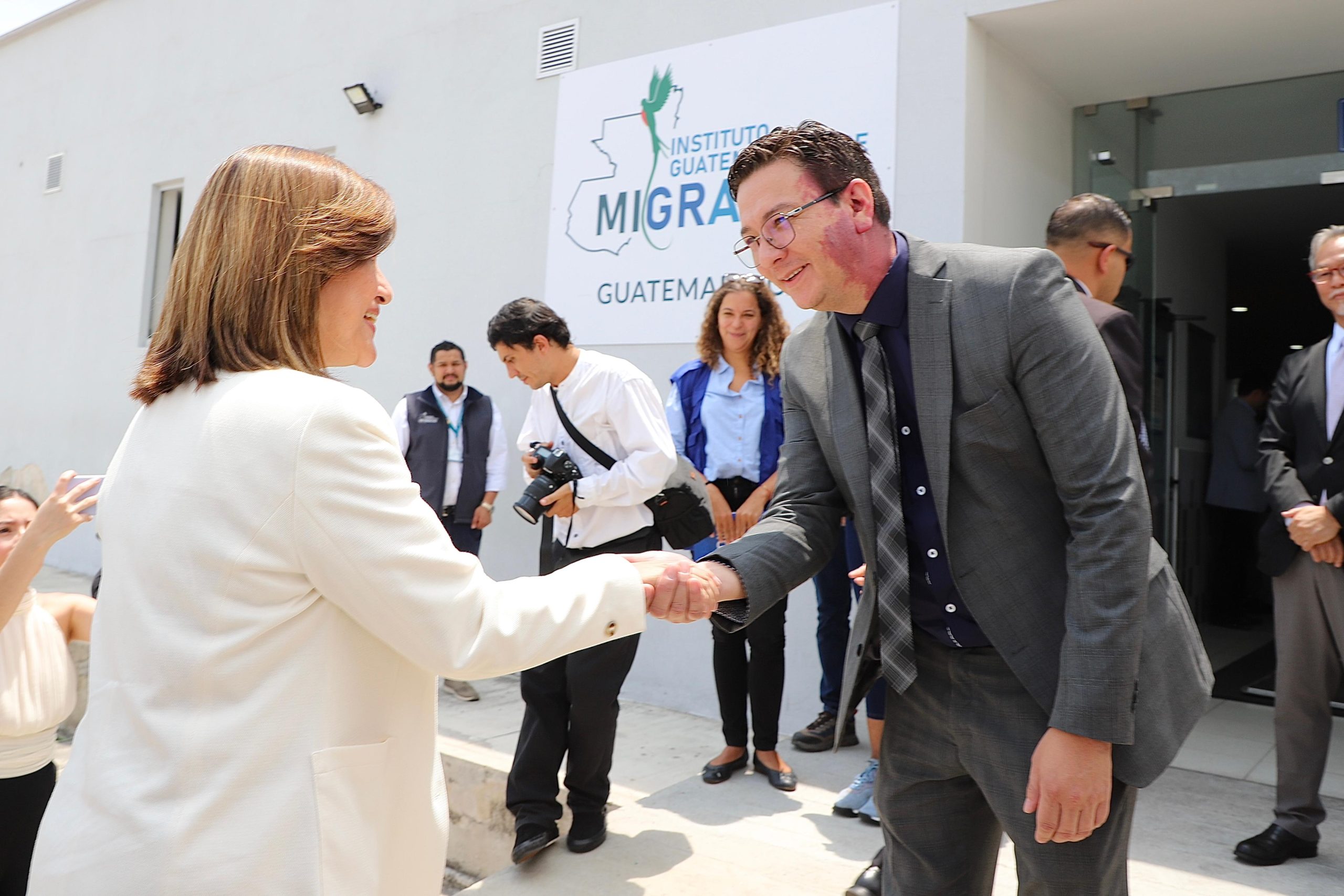 La vicemandataria recorrió entro de Recepción de Retornados del Instituto Guatemalteco de Migración.