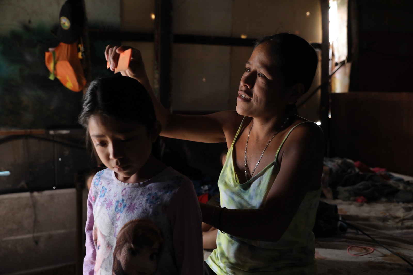 Madres guatemaltecas desempeñan distintos trabajos para contribuir al desarrollo de su familia. /Foto: Gilber García.