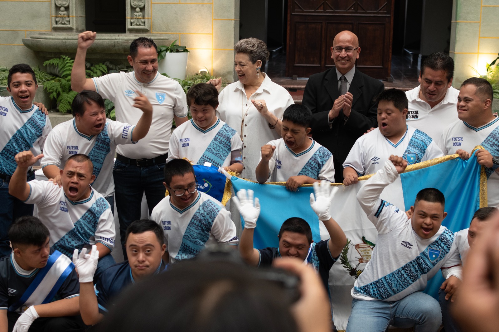 La doctora Lucrecia Peinado participó en la juramentación del equipo de Futsal Down. /Foto: Carlos Aguilar.