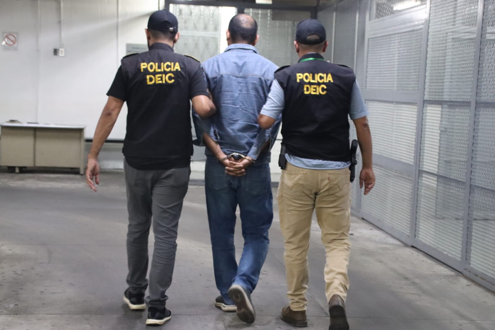 Operativo en la ruta al Atlántico, capturan a piloto de autobús por trasladar a migrantes irregulares