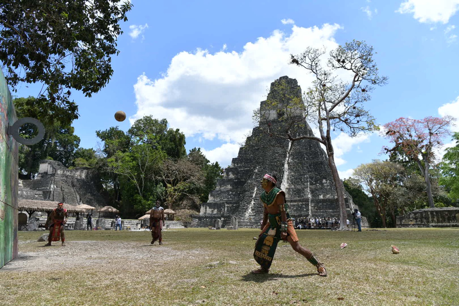 Parque Nacional Tikal ofrece distintas atracciones como el juego de pelota maya. /Foto: Dickéns Zamora.