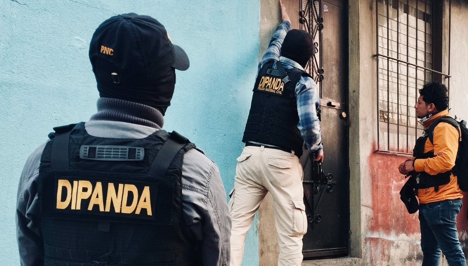 Fuerzas de seguridad ejecutan 61 allanamientos en ocho departamentos