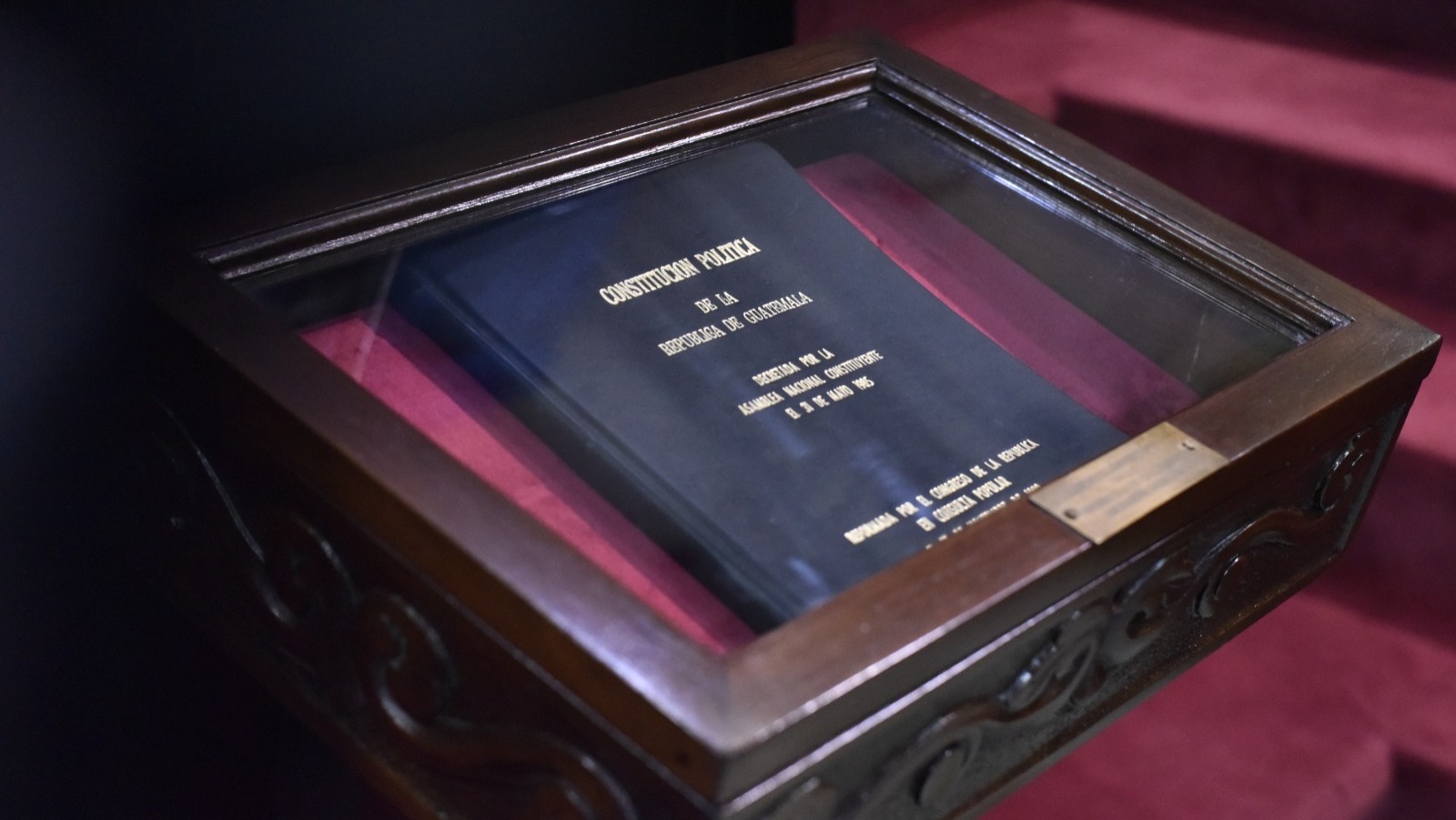 Primera edición de la Constitución Política de la República de Guatemala. /Foto: Dickéns Zamora