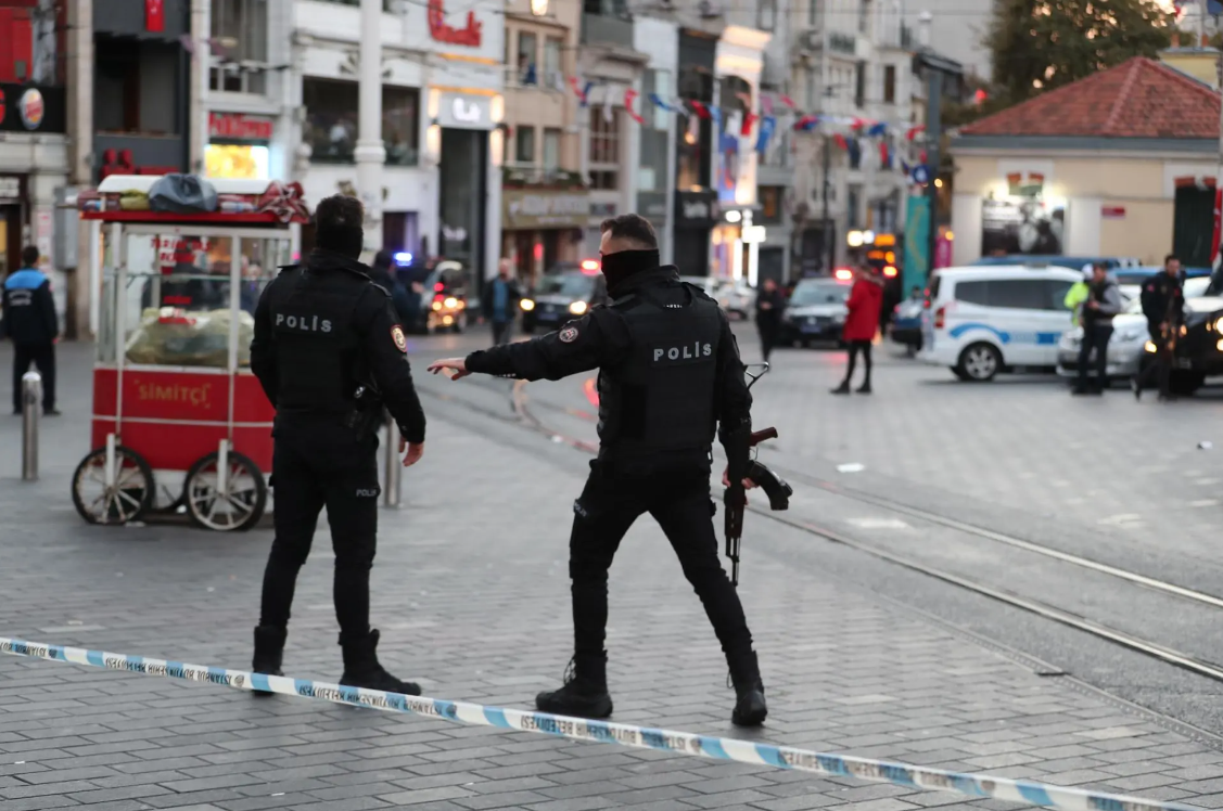 Arrestan en Turquía por contrabando de arañas y escorpiones a empleado de museo de EE. UU.
