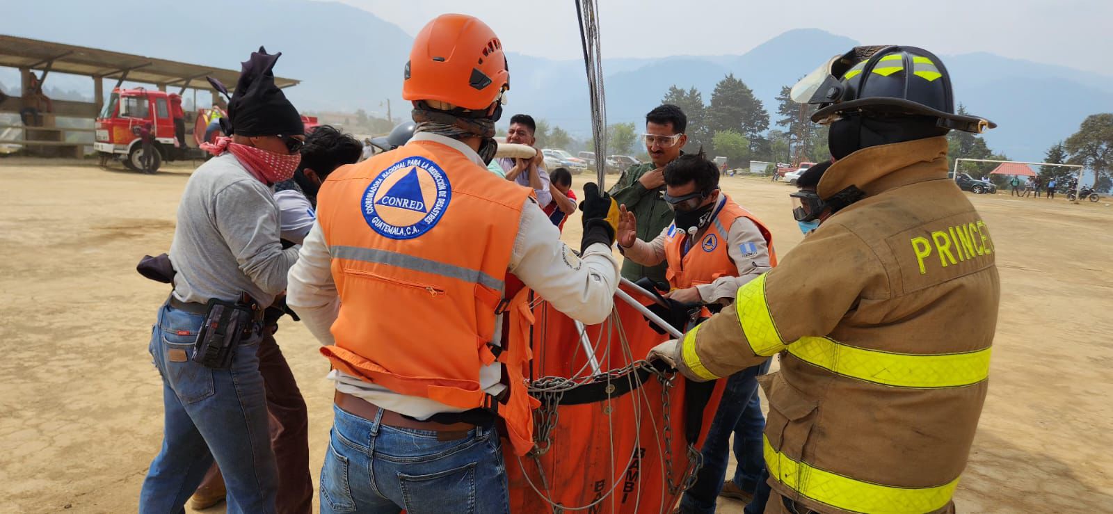 Trabajo coordinado para la liquidación de incendio forestal en Quetzaltenango