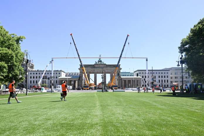 La Puerta de Brandeburgo será centro futbolístico y cultural durante la Eurocopa