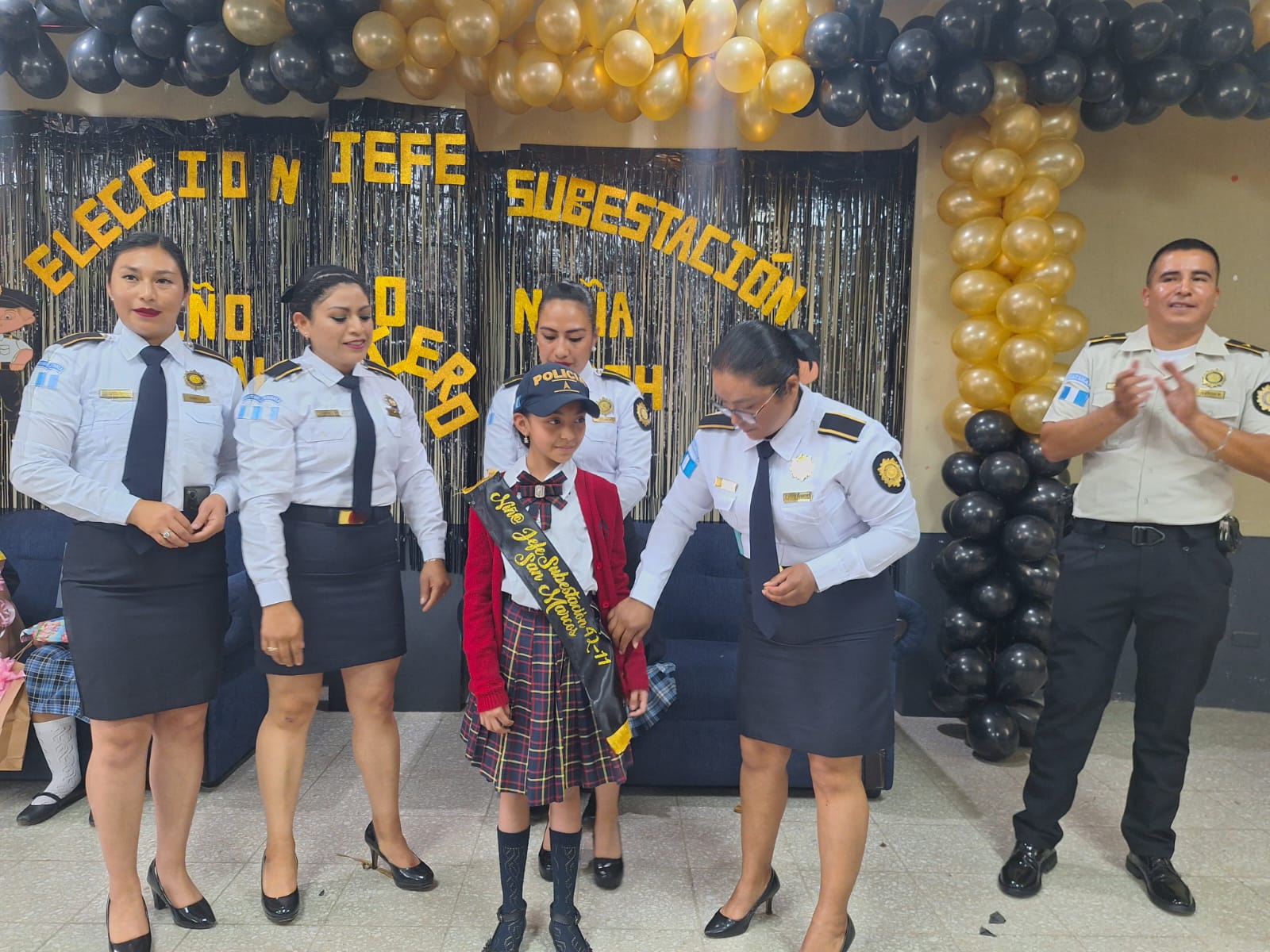 Eligen a niña jefe de subestación de la PNC en San Marcos