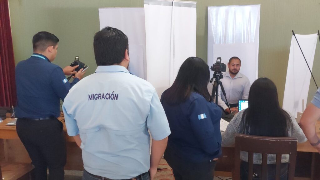 Población de Poptún, Petén, beneficiada con jornada móvil de servicios integrados