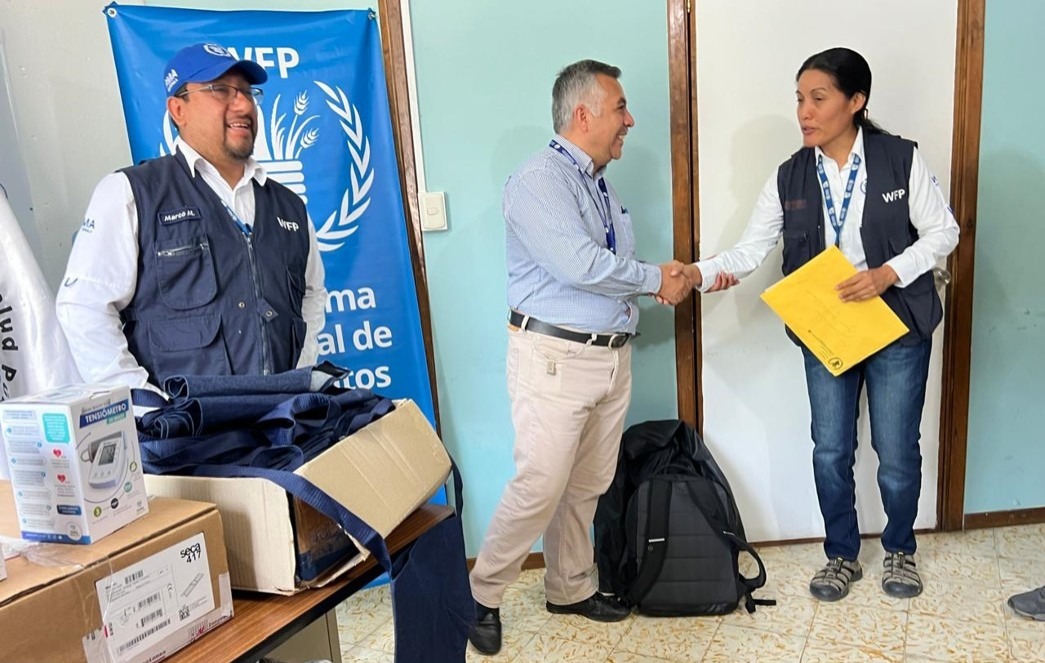 Entregan equipo médico para la DDRISS de Huehuetenango