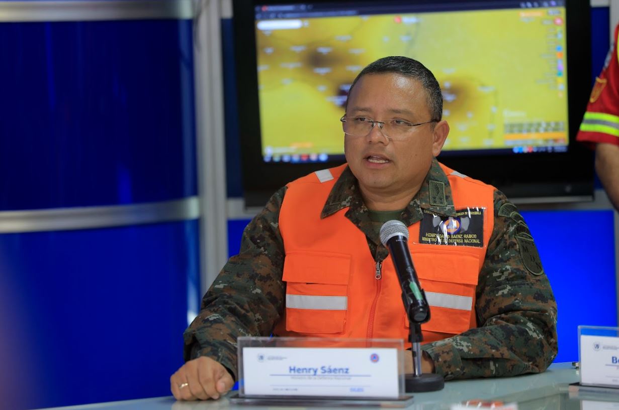 Ejército mantiene apoyo aéreo y terrestre en combate de incendios