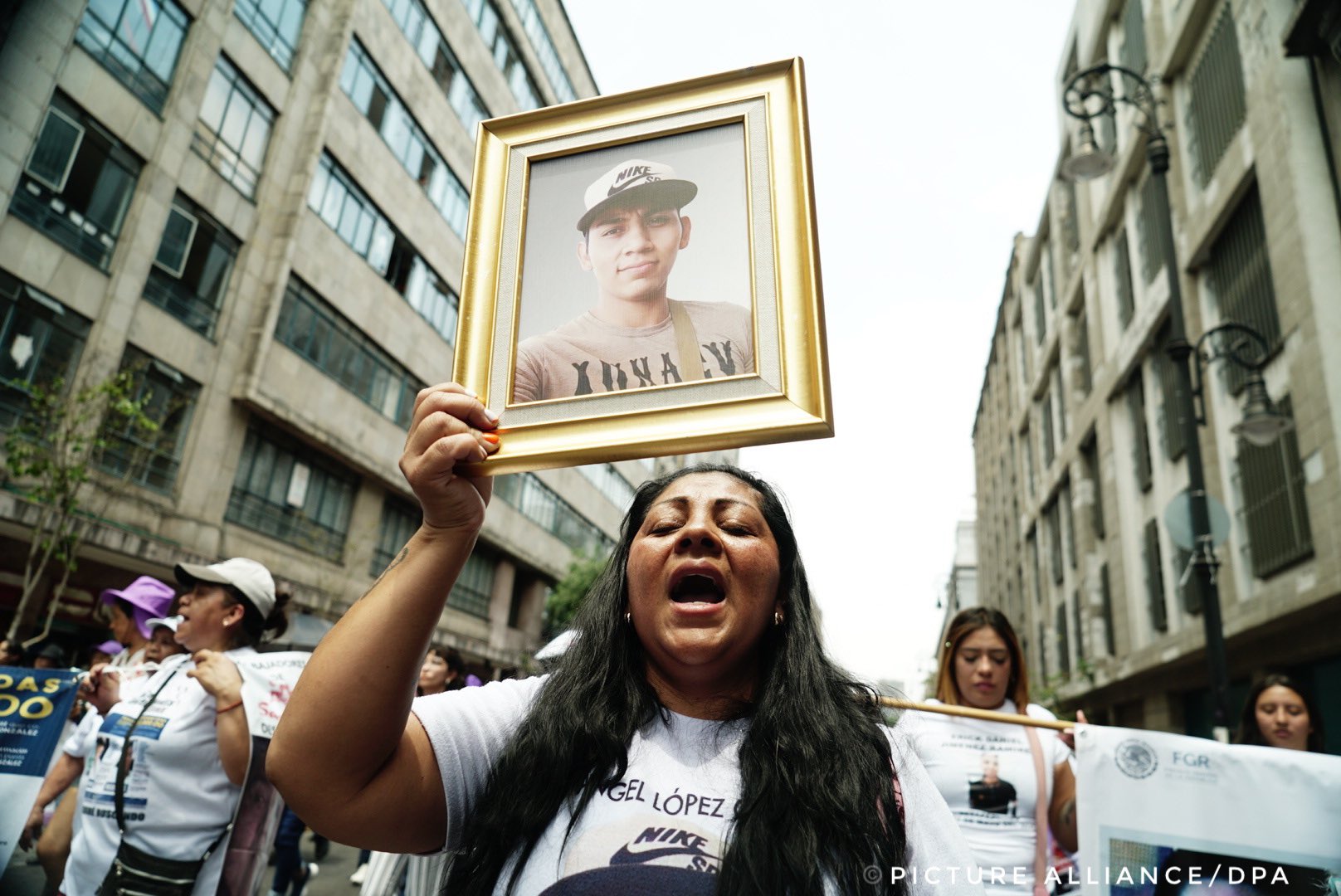 Colectivos de madres buscadoras marcharon en el centro de México. / Foto: Picture Alliance DPA, Embajada Alemana en México.