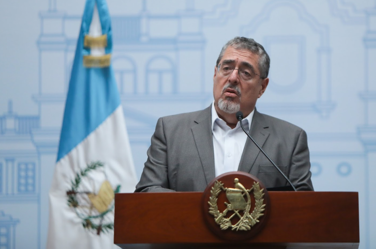 Presidente Arévalo en conferencia sobre el Ministerio de Comunicaciones. / Foto: Alejandro García.