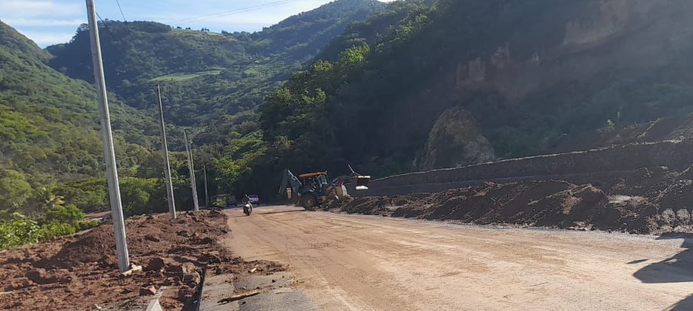 Habilitan paso en kilómetro 85, ruta de Casillas a San Rafael las Flores, Santa Rosa
