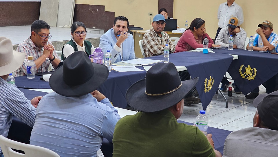 Diálogo con autoridades Xincas para abordar seguridad y tala de árboles en Jalapa