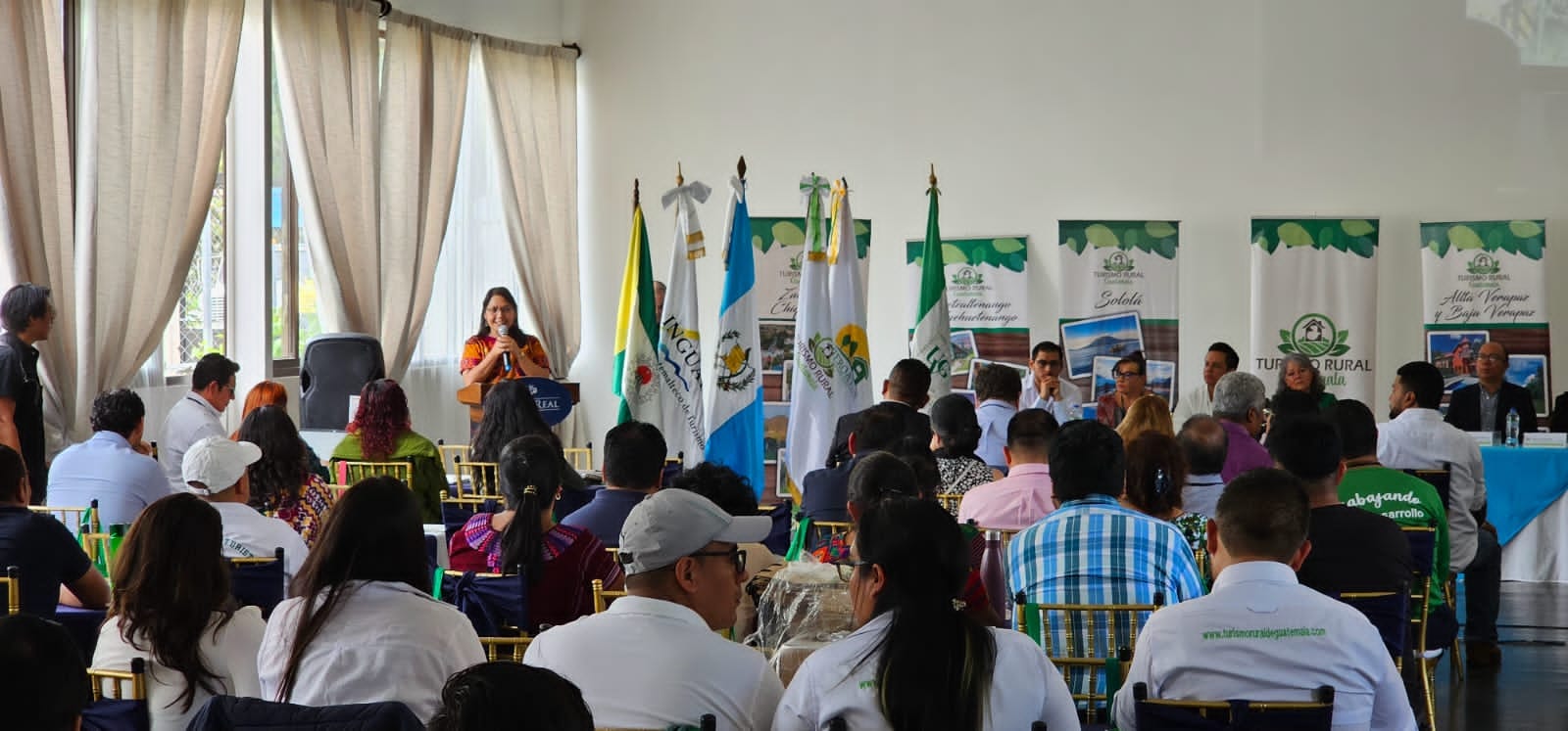Intercambian experiencias, ideas innovadoras y buenas prácticas para impulsar el turismo sostenible