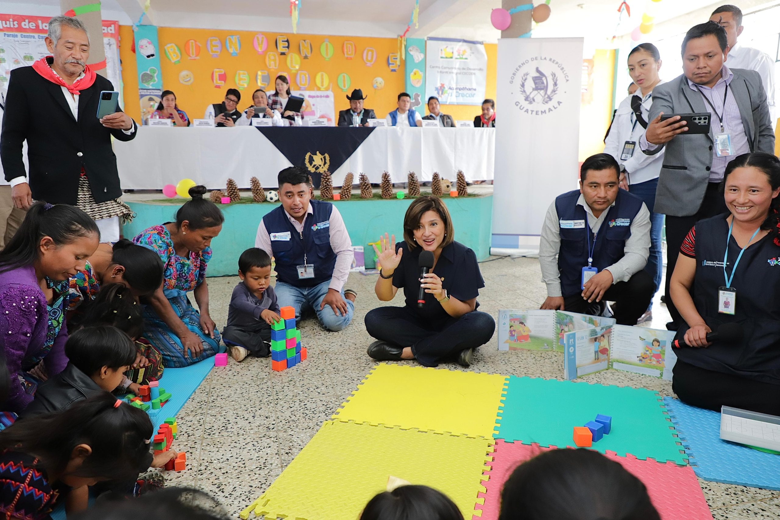 Vicepresidenta compartió con los beneficiarios de Acompañame a Crecer en Totonicapán. /Foto: Vicepresidencia de la República.