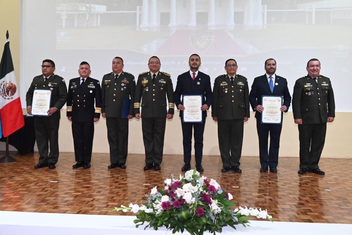 Su formación contribuirá a fortalecer la estructura de mando y a mejorar la capacidad de respuesta del Ejército. / Foto: Ejército de Guatemala.