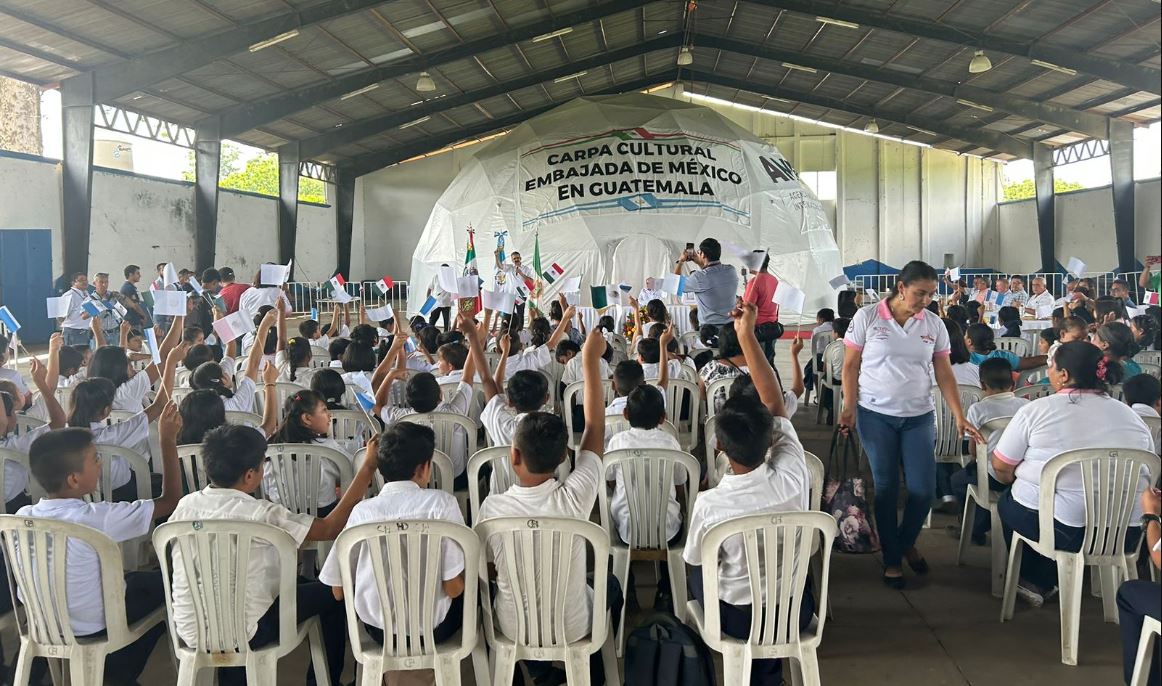 Carpa Cultural de la Embajada de México atendió a más de 4 mil estudiantes en Quetzaltenango