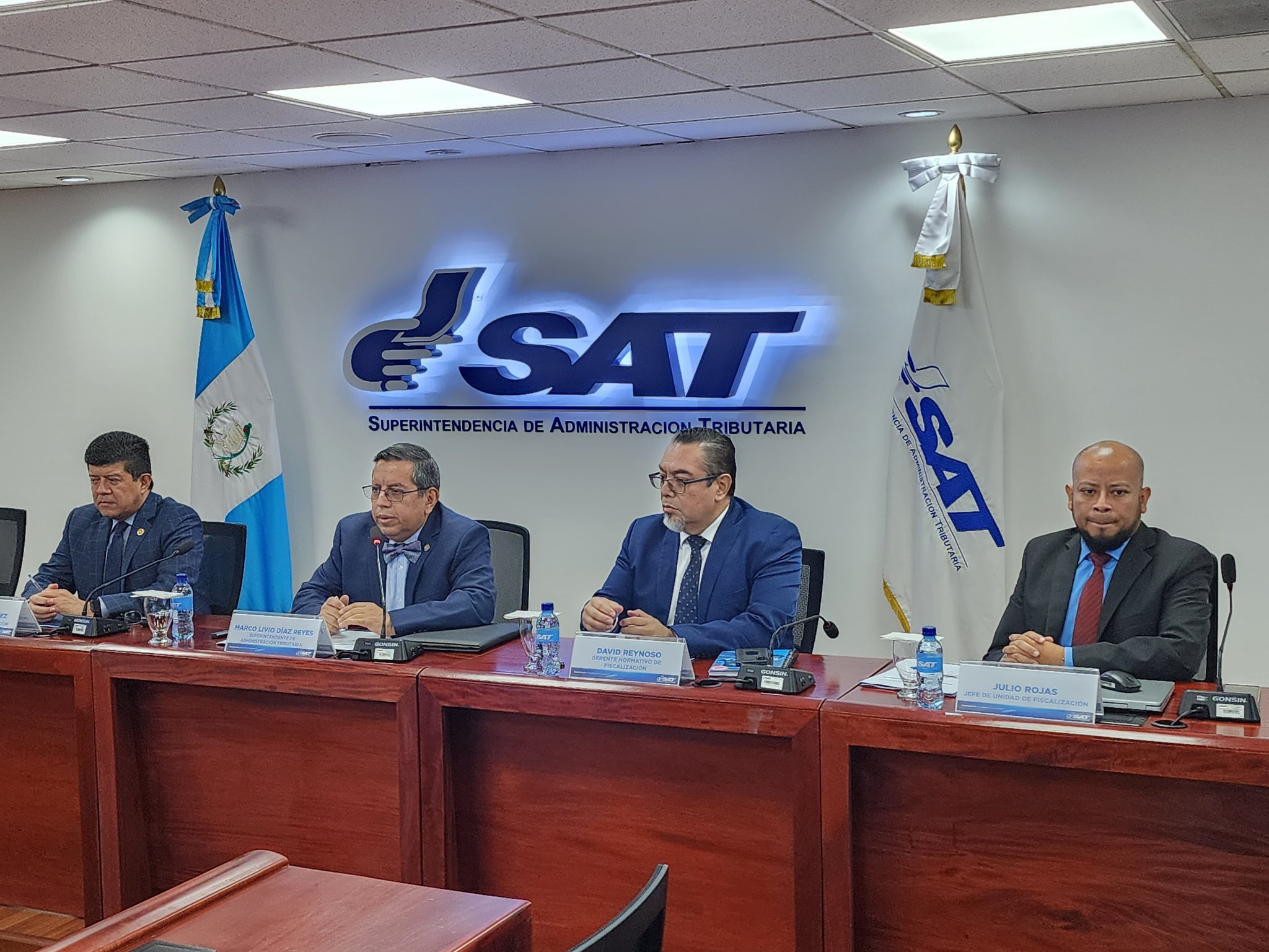 Conferencia de prensa en SAT