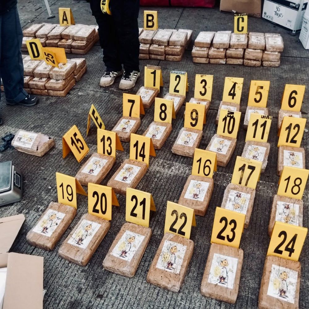 Agentes de la PNC descubren 150 kilos de cocaína en caleta de un tráiler, en Barberena, Santa Rosa.