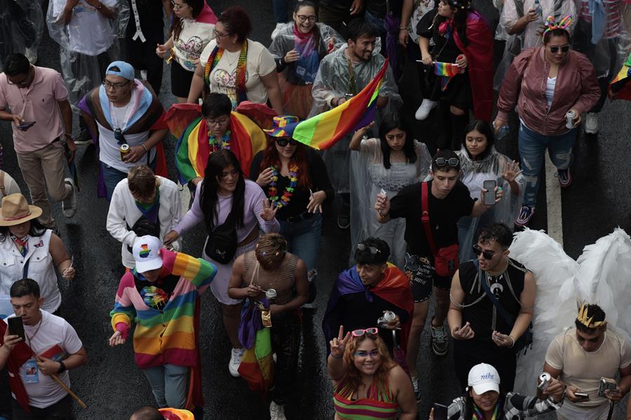 Unas 8 mil personas participaron en el desfile del orgullo en el Centro Histórico de la ciudad de Guatemala.