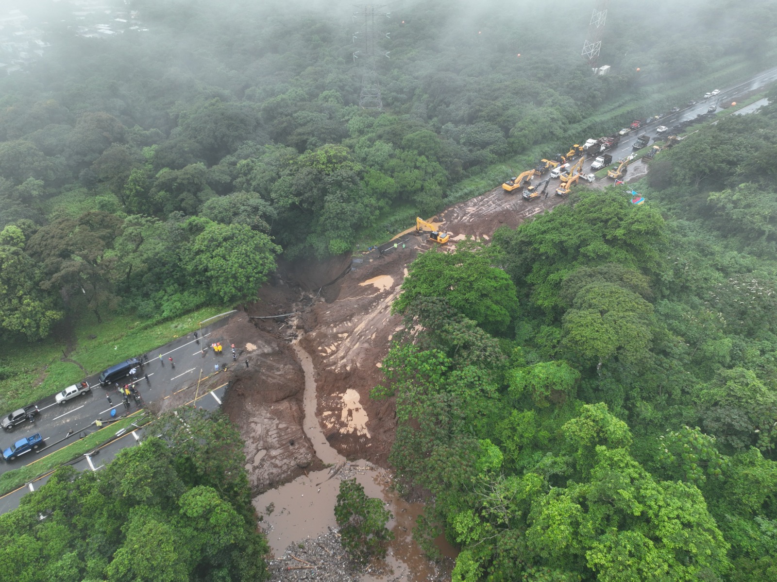 Ministro de Comunicaciones revela más detalles sobre cómo está enfrentando los daños causados por las lluvias. / Foto: Dickens Zamora.