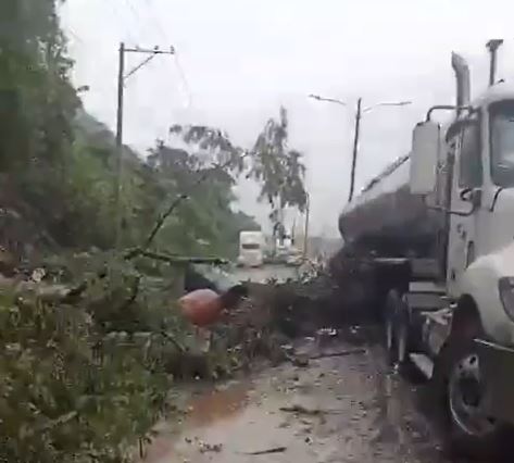 Derrumbe en km 34 Villa Nueva