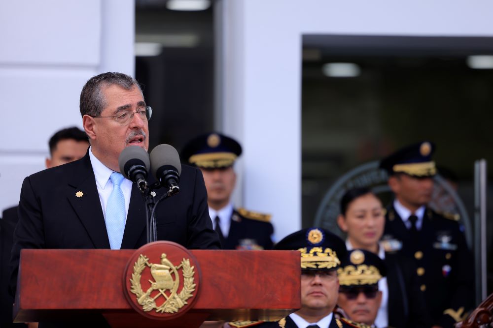 Presidente felicita y destaca la labor del Ejército de Guatemala en su 153 aniversario