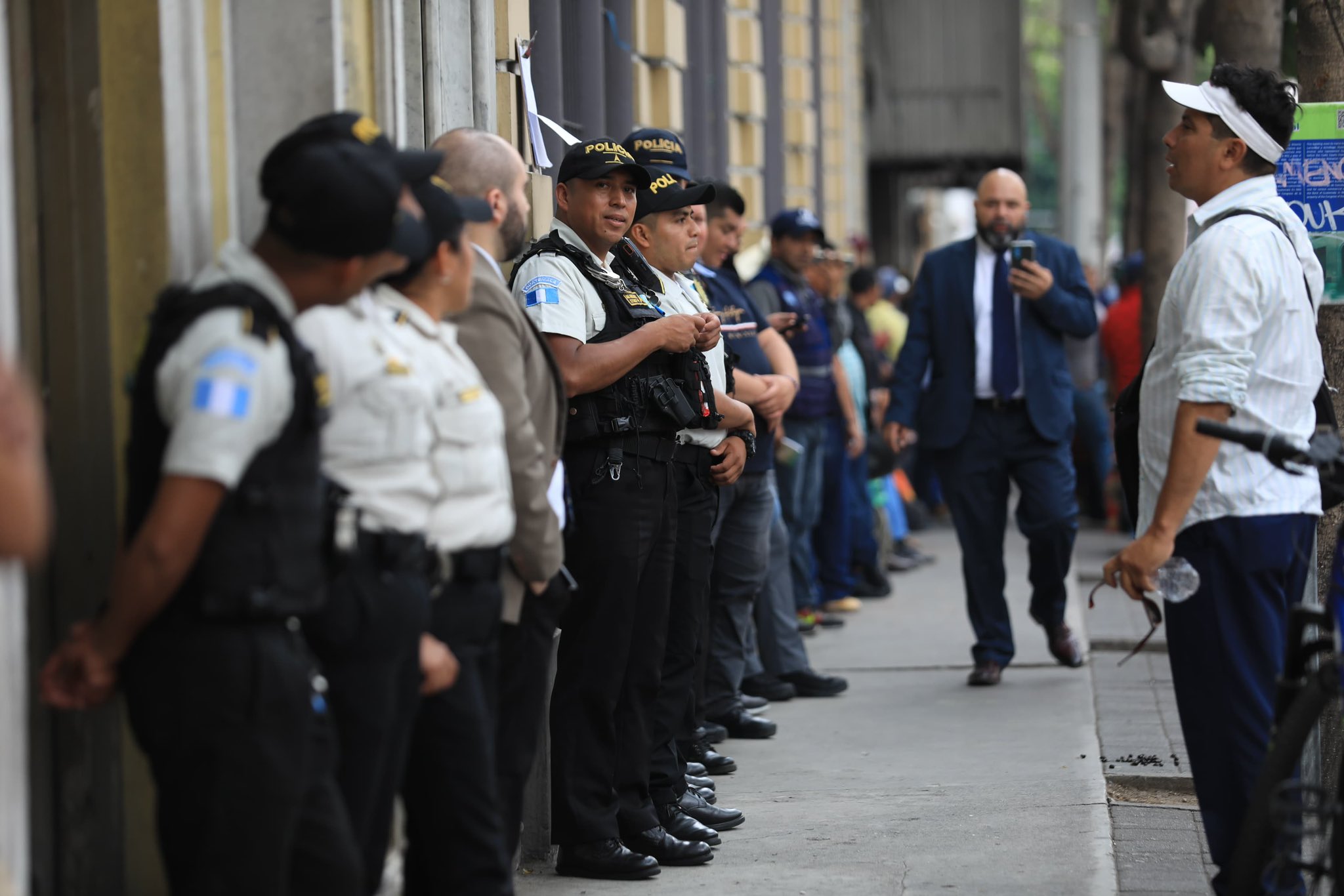 Ministro de Gobernación explica por qué está obligado a enviar 60 agentes de PNC a resguardar el Congreso