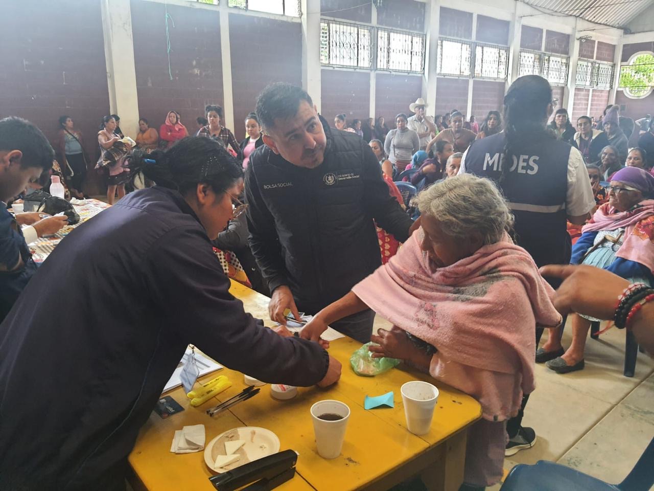 Mides inicia cambio de tarjetas para beneficiarios de Bolsa Social