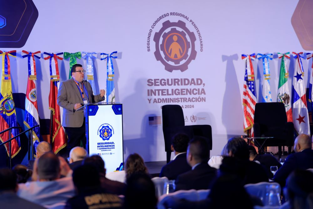 Jesús Héctor Grijalva, representante de México, propone implementar controles internas en las prisiones. / Foto: Gilber García