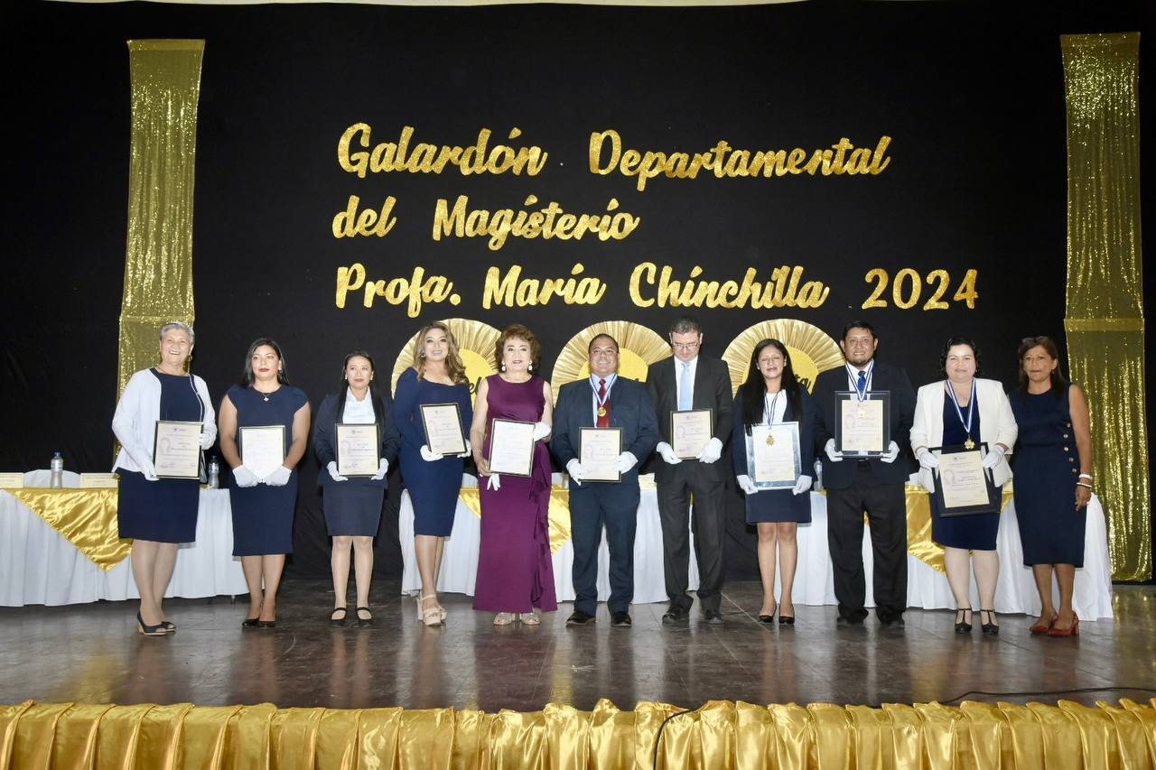 Homenaje a la excelencia educativa en Jalapa