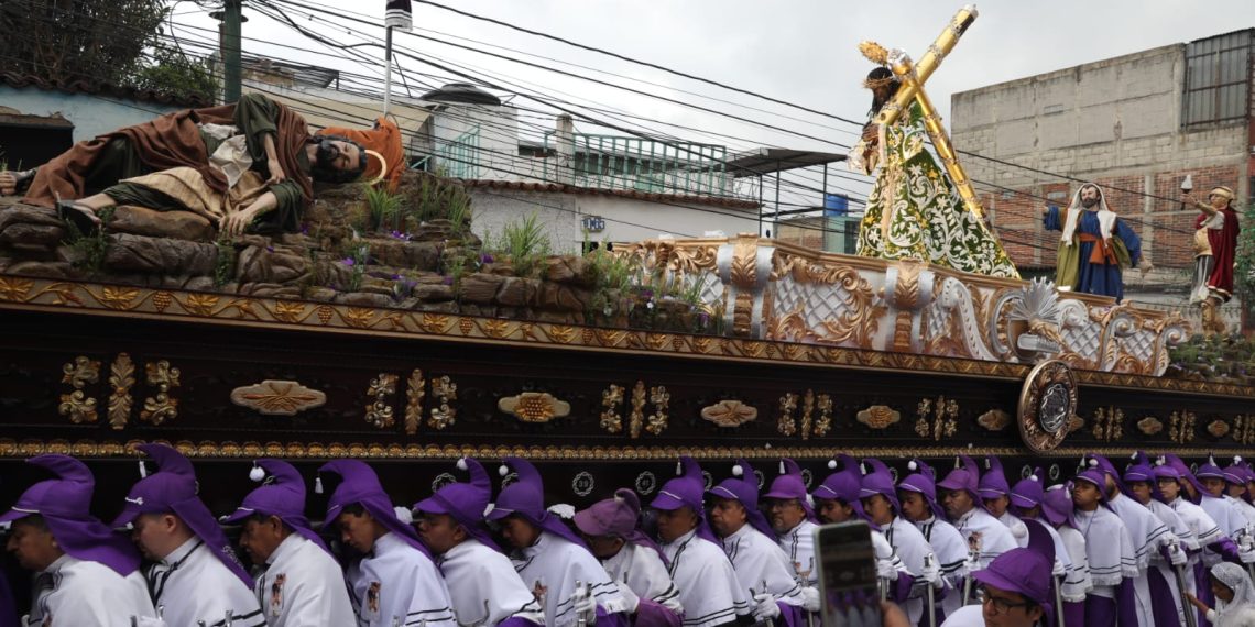 Jesús de Candelaria “lirio inclinado bajo el viento” en la pluma de Asturias