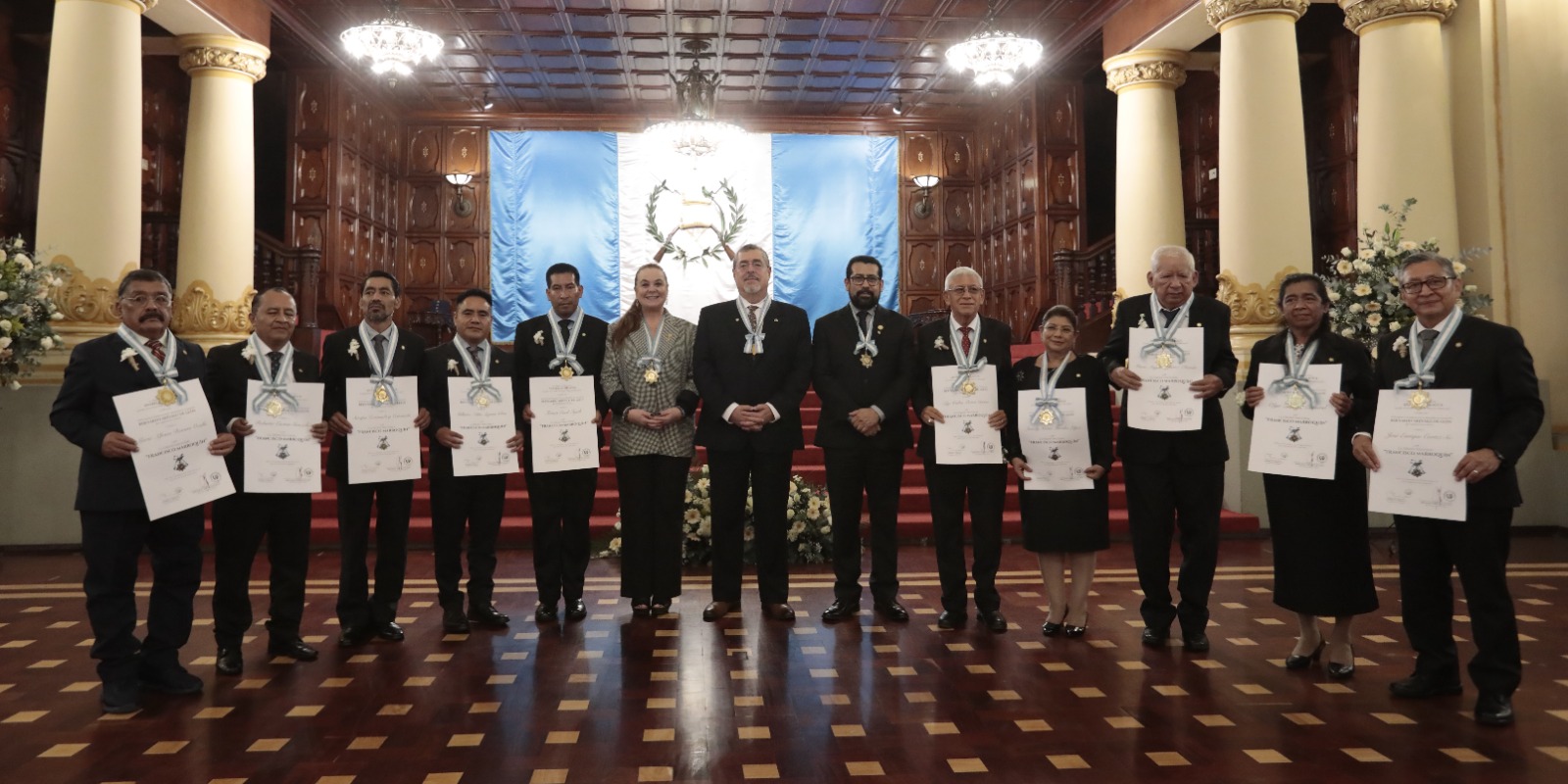 Ellos son cinco de los 10 galardonados con la Orden Nacional Francisco Marroquín