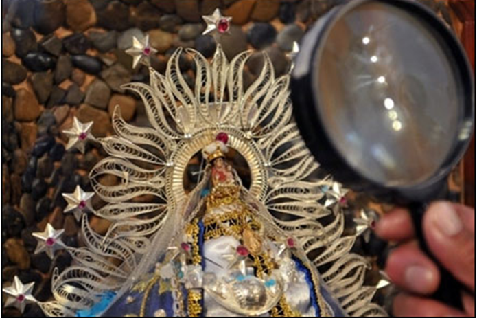 Minúscula imagen de la Virgen de las Letanías, en Bolivia. / Foto: Herencia.