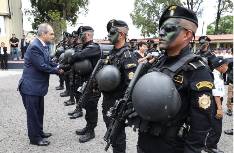 Nuevos agentes se incorporan a las Fuerzas Especiales de Policía