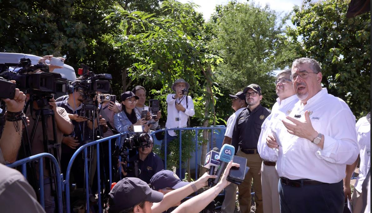 Presidente Bernardo Arévalo en conferencia de prensa.