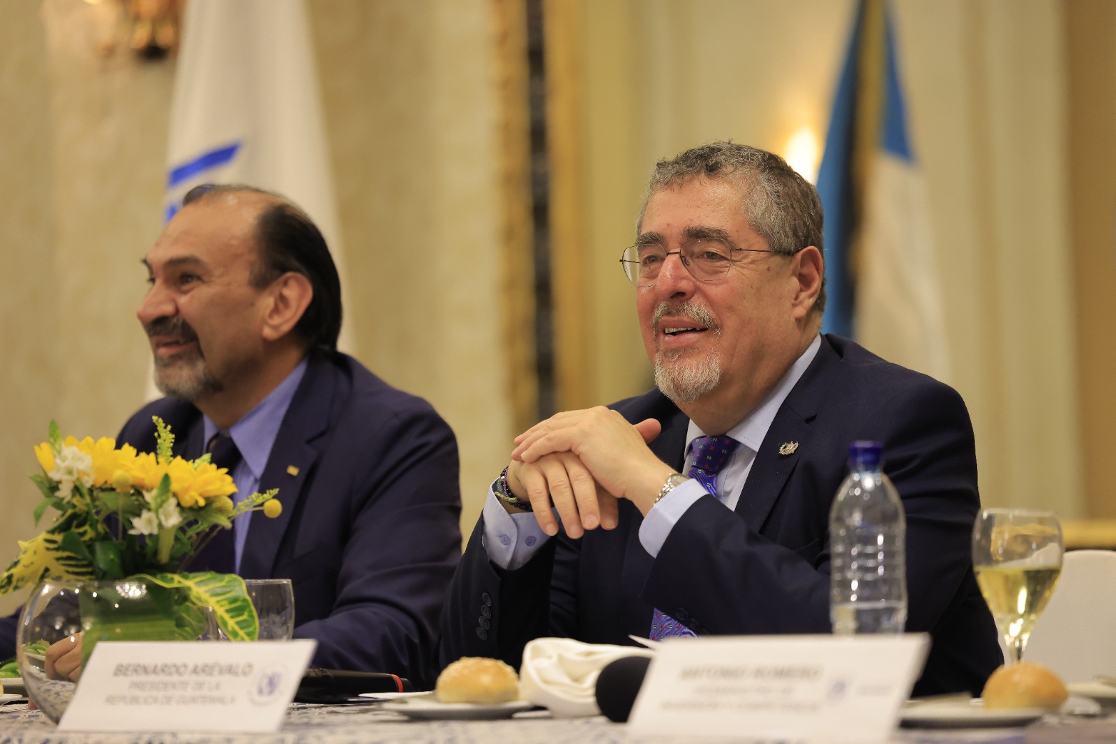 Presidente Bernardo Arévalo en reunión de trabajo con miembros de ASCABI.