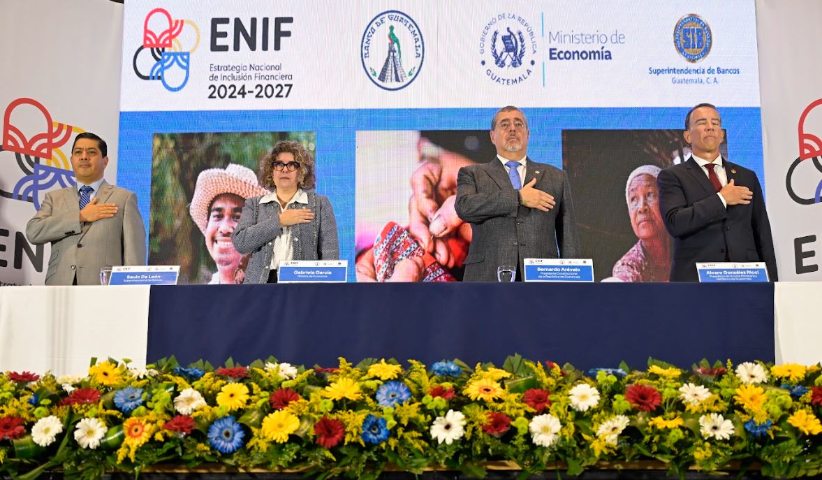 Presidente Bernardo Arévalo impulsa inclusión financiera para jóvenes, mujeres y mipymes