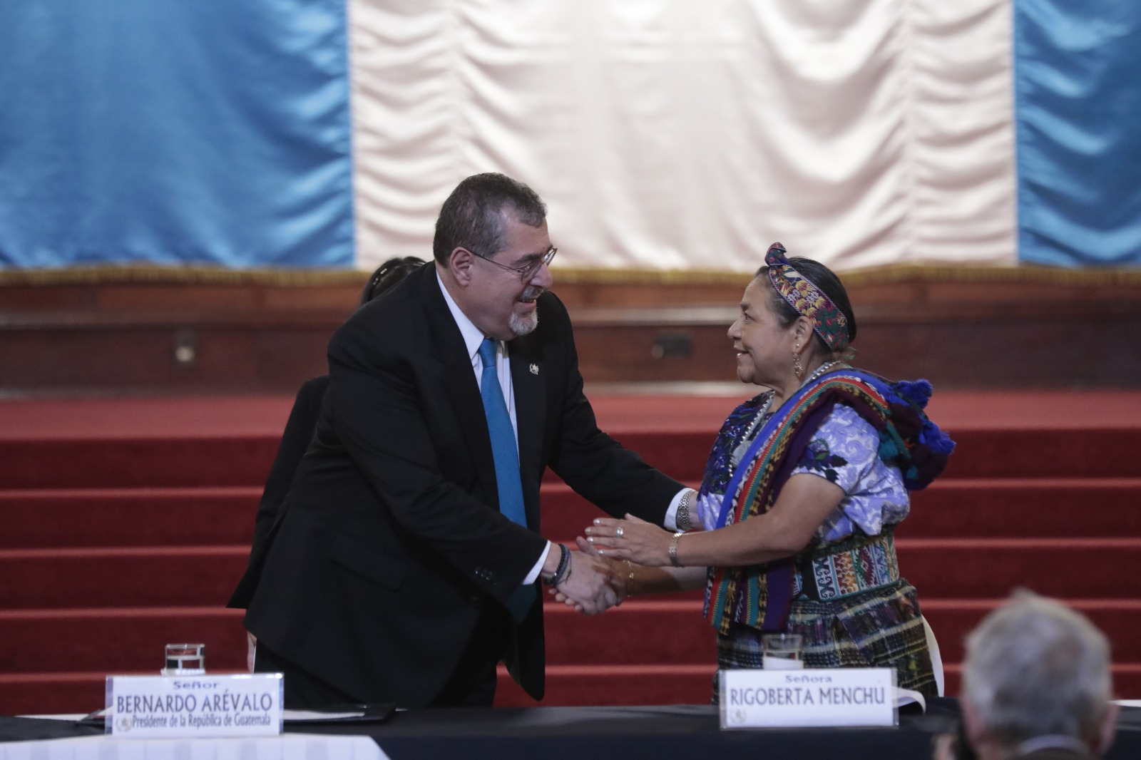 Presidente Bernardo Arévalo se reúne con mujeres ganadoras del Premio Nobel de la Paz