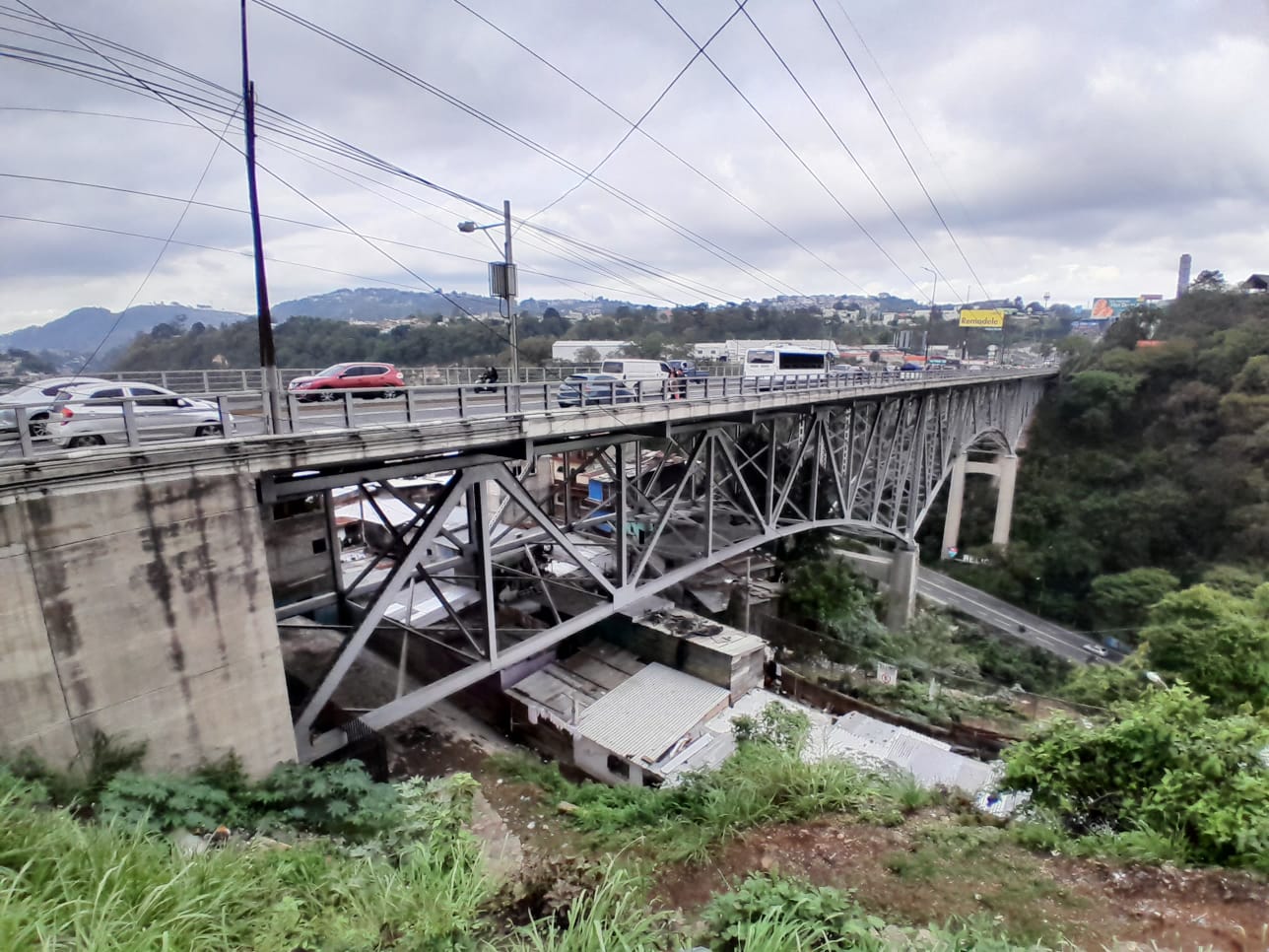 Puente Belice presenta daños en las juntas y estribos, dice la Conred
