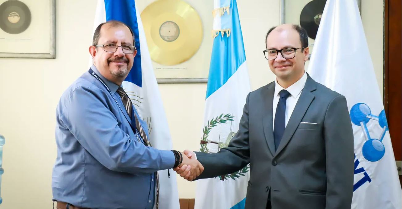 Radio TGW y Senacyt firman convenio para impulsar la educación científica