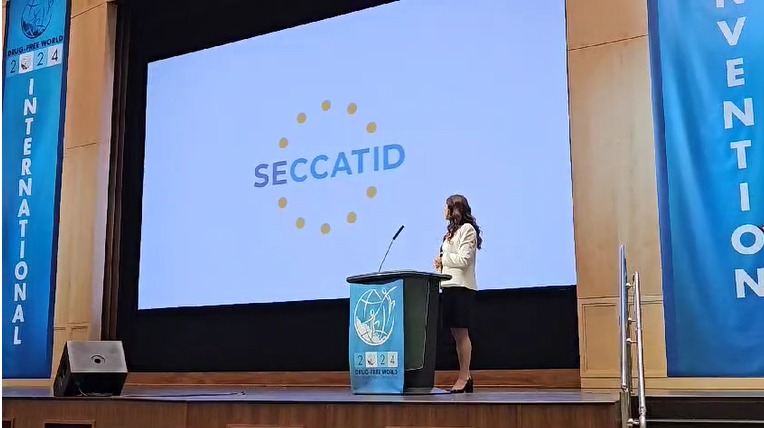 Por su desempeño y buenas prácticas para evitar el consumo de drogas, la SECCATID recibió un reconocimiento en Convención Internacional, realizada en Los Ángeles, California. / Foto: SECCATID.